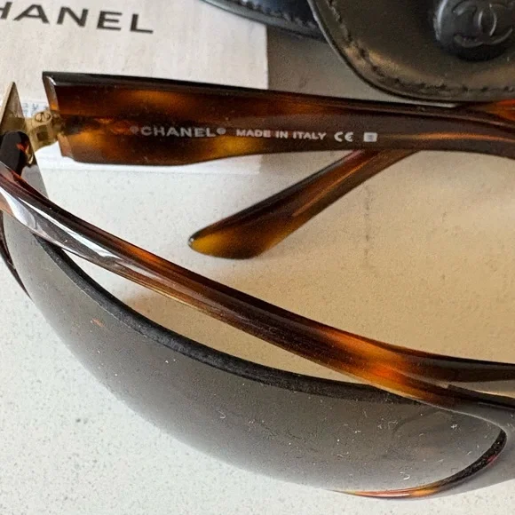 CHANEL Tortoiseshell Sunglasses with Logo - Picture 4 of 10